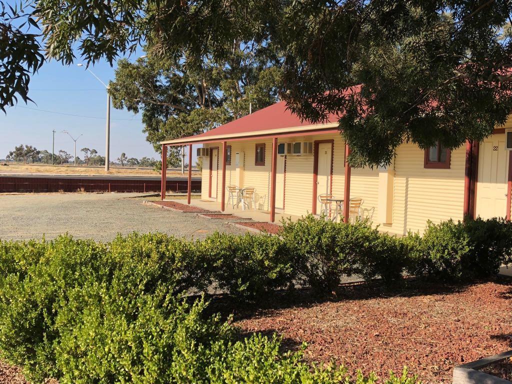 Outback Quarters- Motel Hay Exterior foto